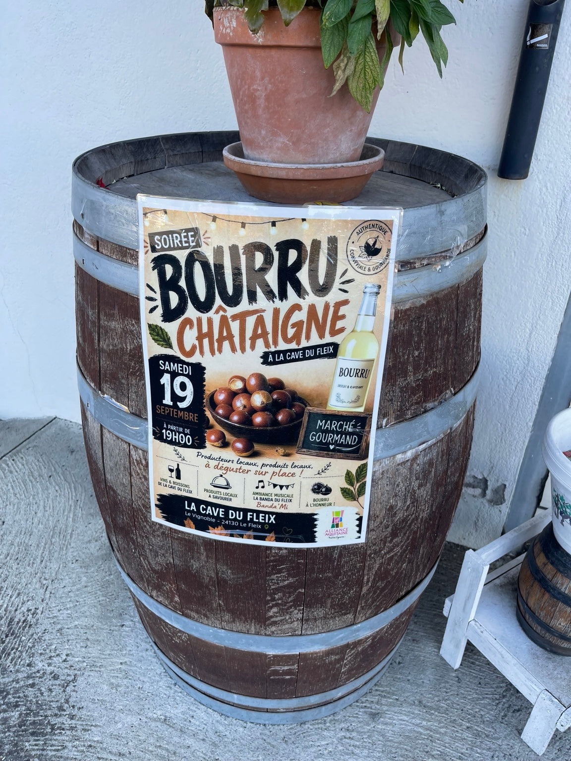 從一張鄉村海報認識 Bourru：法國葡萄採收季的第一口酒